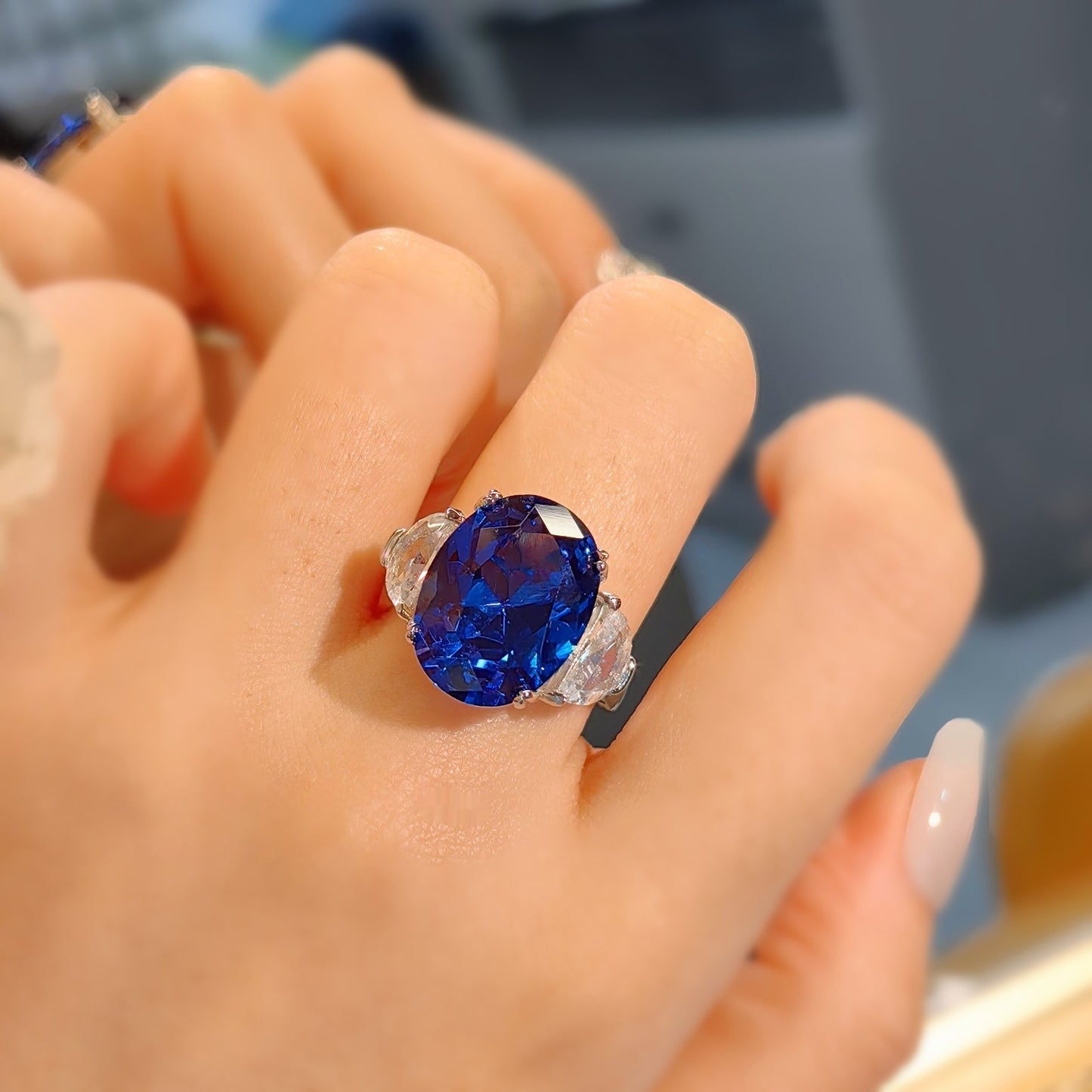 Fashionable Light Luxury Royal Blue Spinel Ring with Simple Temperament for Women