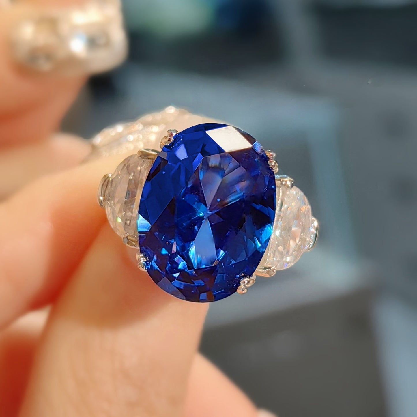 Fashionable Light Luxury Royal Blue Spinel Ring with Simple Temperament for Women