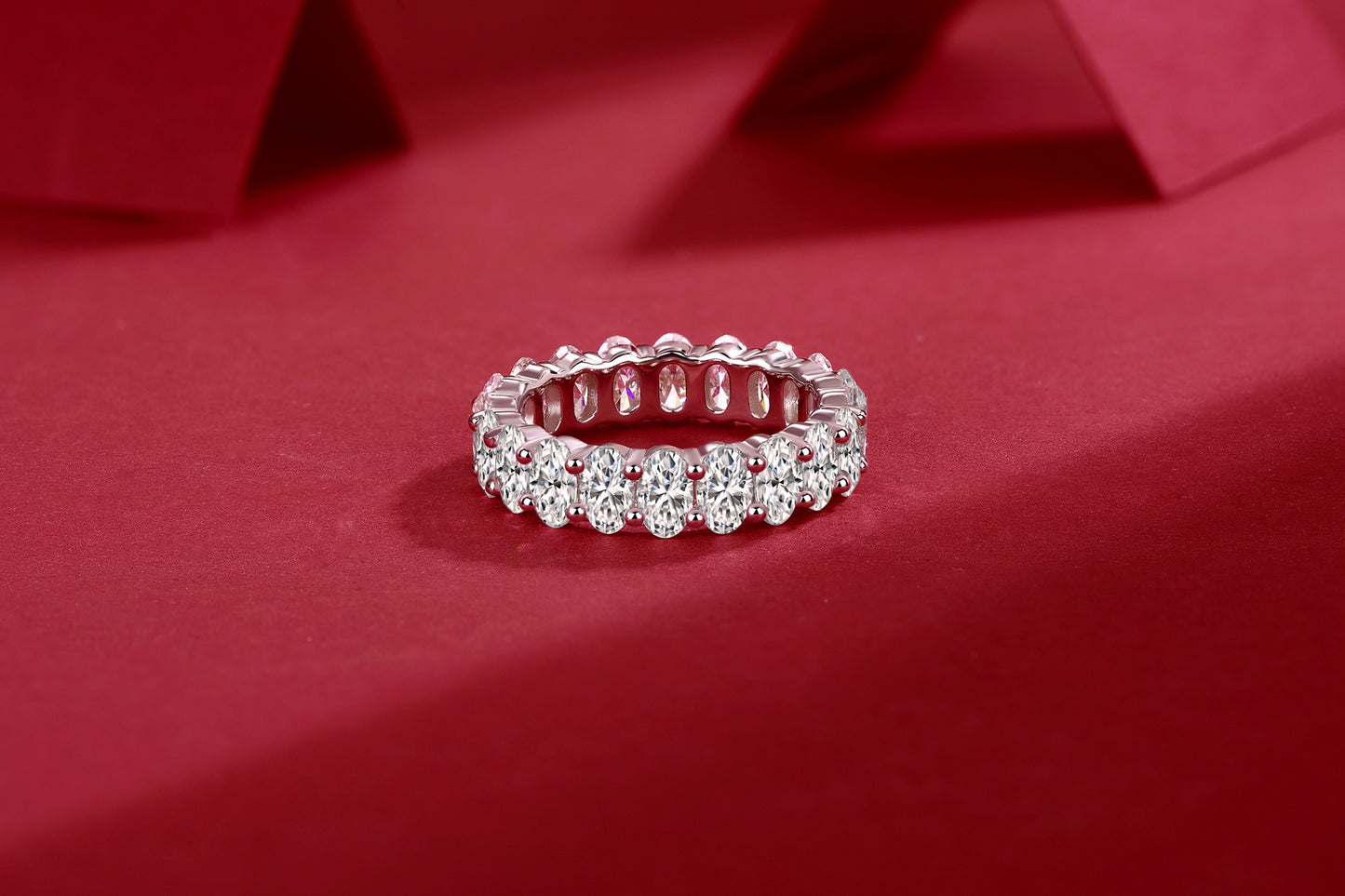 Luo Shen - A Wedding Ring Set With Top-quality Egg-shaped Moissanite S925 Silver And Platinum-plated Diamond. The Ring Can Be Inspected With A Diamond Pen